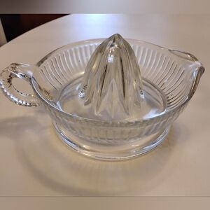 Vintage Anchor Hocking 1950’s-60’s Clear Ribbed Pressed Glass Juicer/Reamer USA